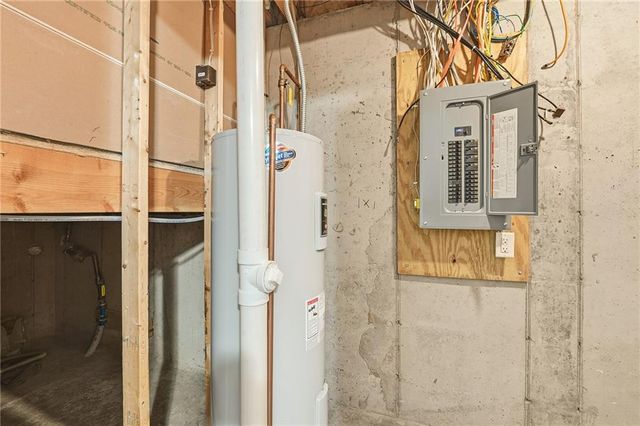 5221 Stonewood Drive, Eau Claire, WI 54703