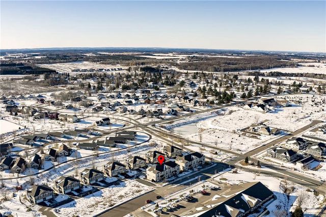 5221 Stonewood Drive, Eau Claire, WI 54703