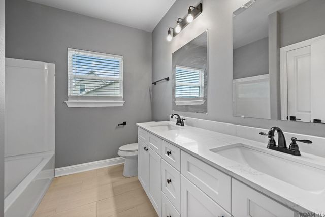 26309 Riverscape Dr, Springfield, LA 70462