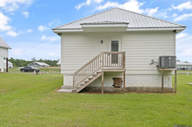 26309 Riverscape Dr, Springfield, LA 70462