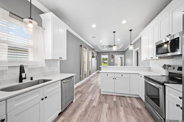 26309 Riverscape Dr, Springfield, LA 70462