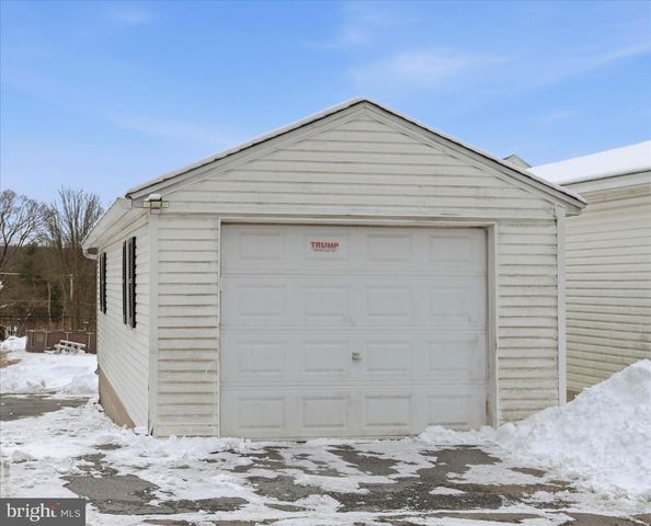 409 ROOSEVELT DR, Mahanoy City, PA 17948