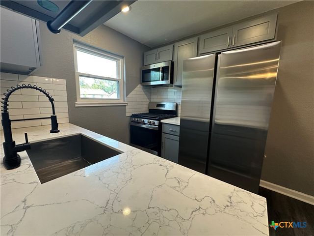 3105 Gayle Street, Victoria, TX 77901