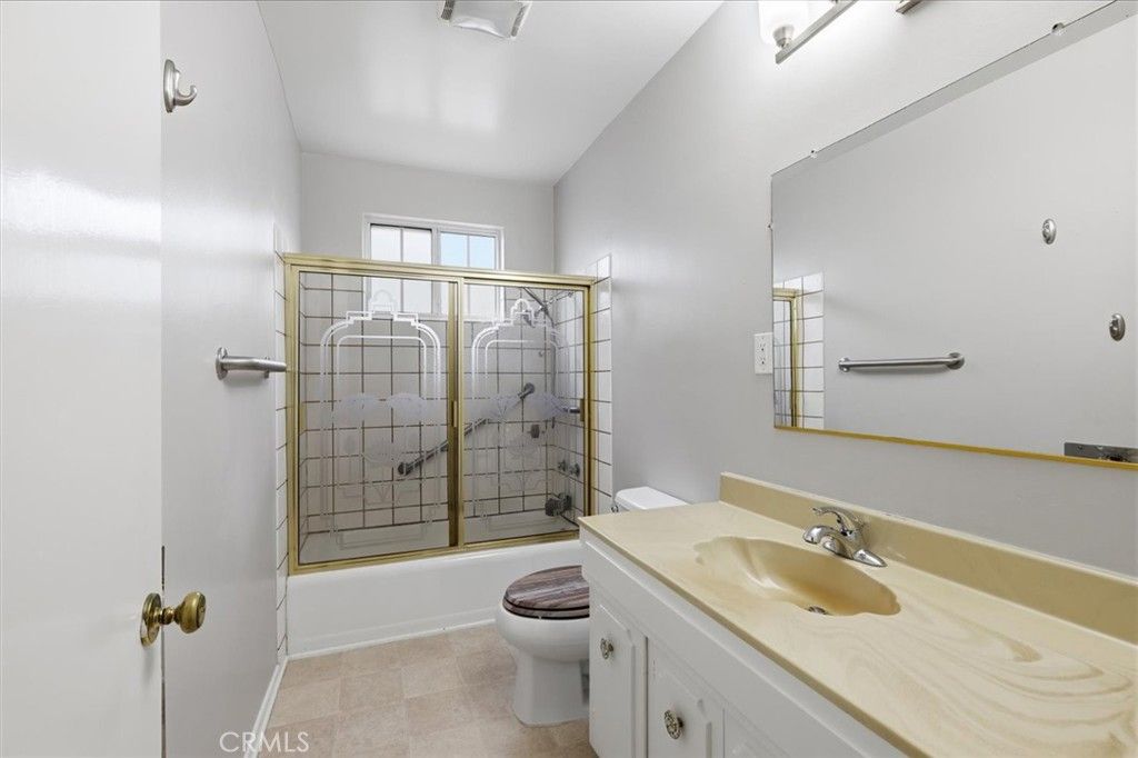 Image 16 of property listing at 412 W 229th, Carson, CA 90745