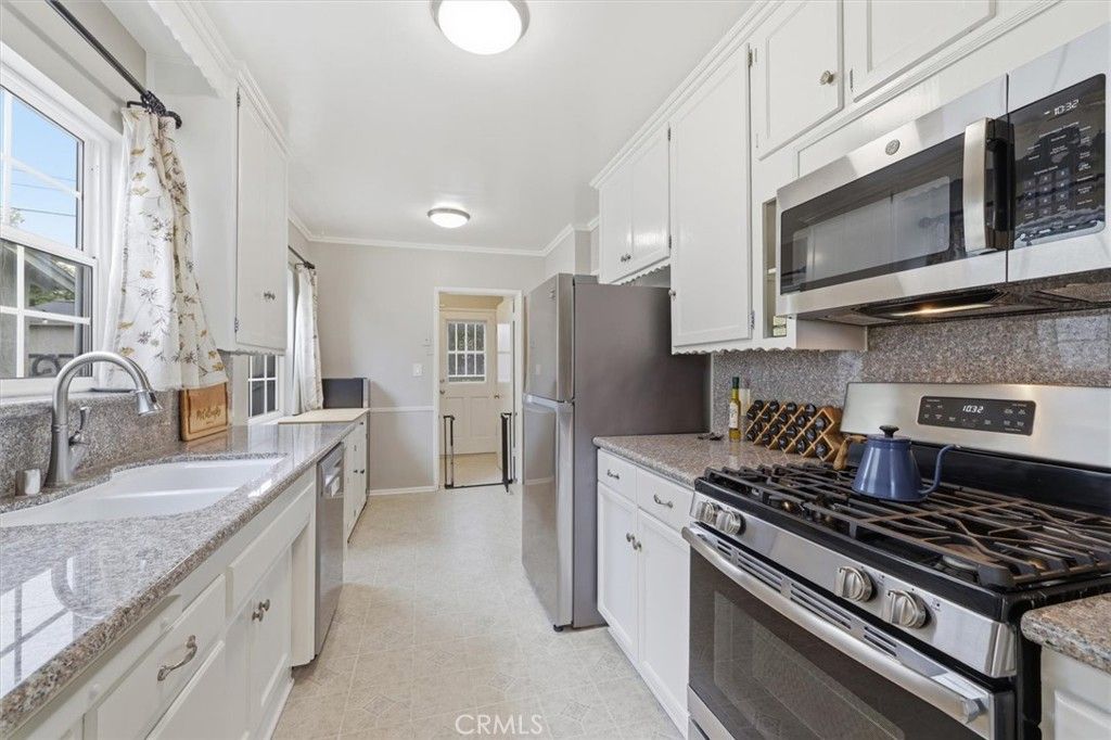Image 8 of property listing at 412 W 229th, Carson, CA 90745