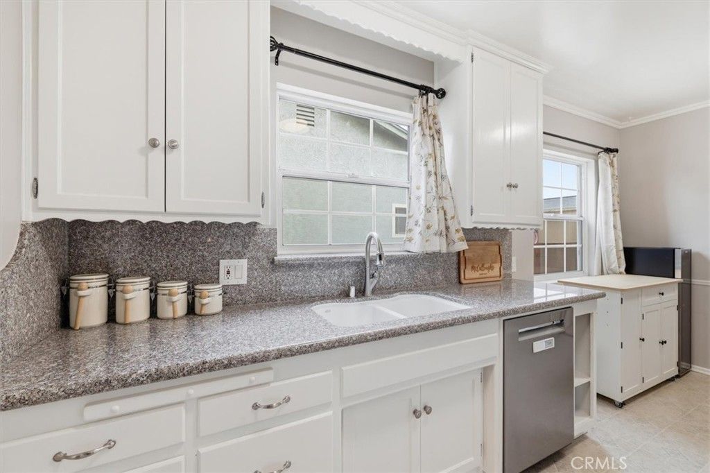 Image 9 of property listing at 412 W 229th, Carson, CA 90745