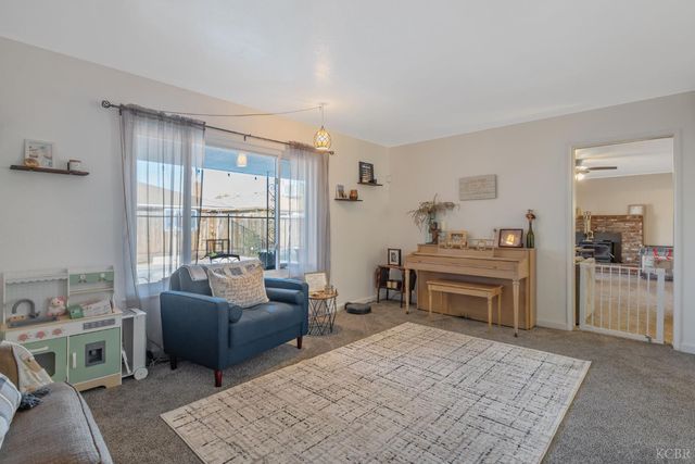 1310 E Sample Avenue, Fresno, CA 93710