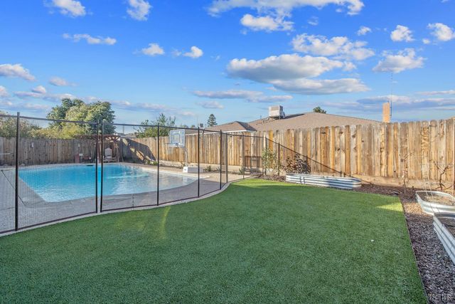 1310 E Sample Avenue, Fresno, CA 93710