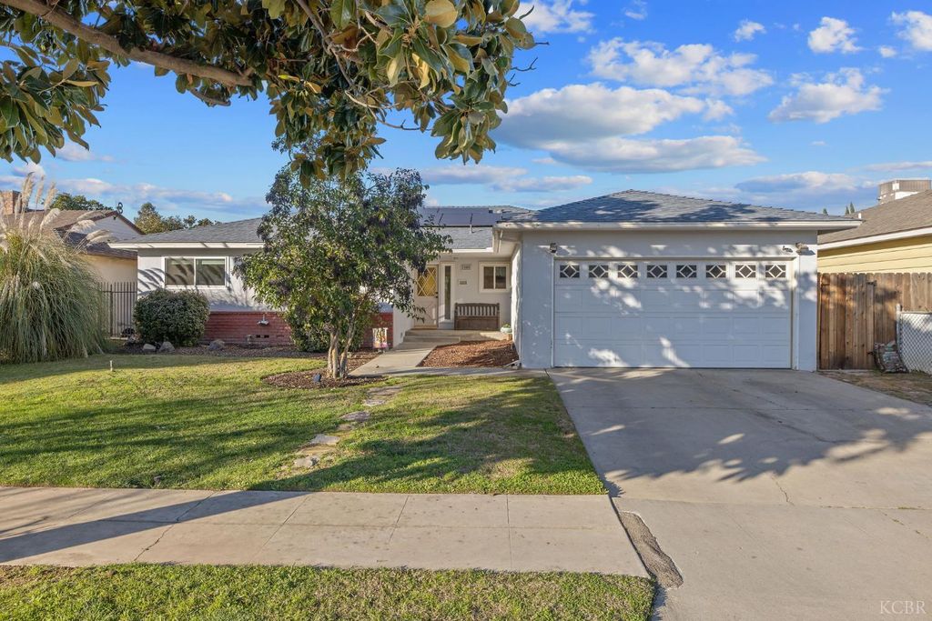 1310 E Sample Avenue, Fresno, CA 93710