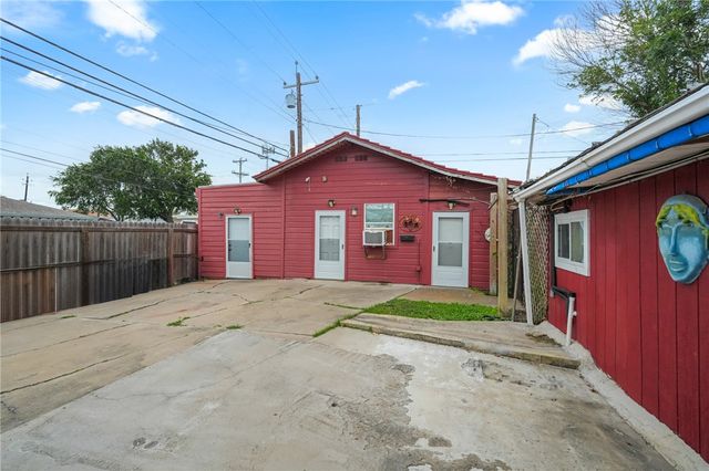 1302 Aswan Dr, Corpus Christi, TX 78412