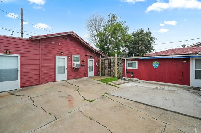 1302 Aswan Dr, Corpus Christi, TX 78412