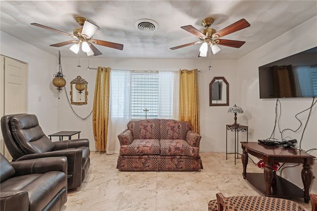 1302 Aswan Dr, Corpus Christi, TX 78412