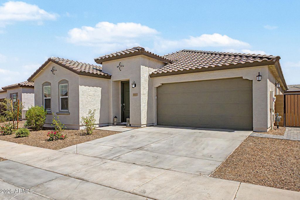 Image 4 of property listing at 17537 W SUPERIOR Avenue, Goodyear, AZ 85338