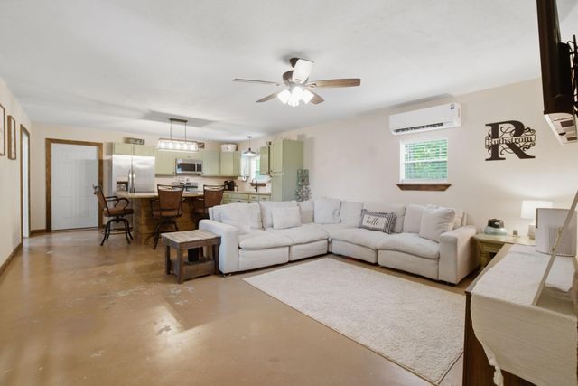 446 Hanson Road, Onalaska, TX 77360