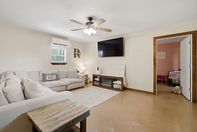 446 Hanson Road, Onalaska, TX 77360