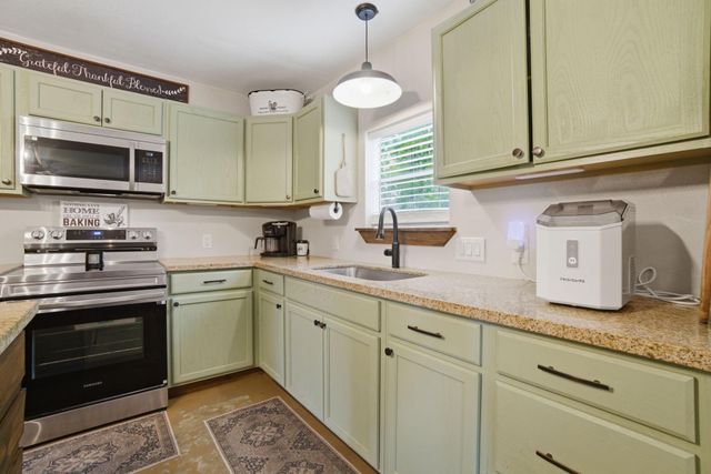 446 Hanson Road, Onalaska, TX 77360