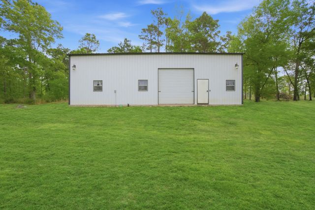 446 Hanson Road, Onalaska, TX 77360