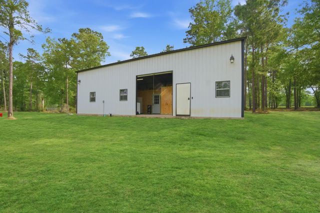 446 Hanson Road, Onalaska, TX 77360