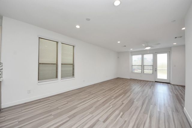 18716 Centro Main Street B, Shenandoah, TX 77385