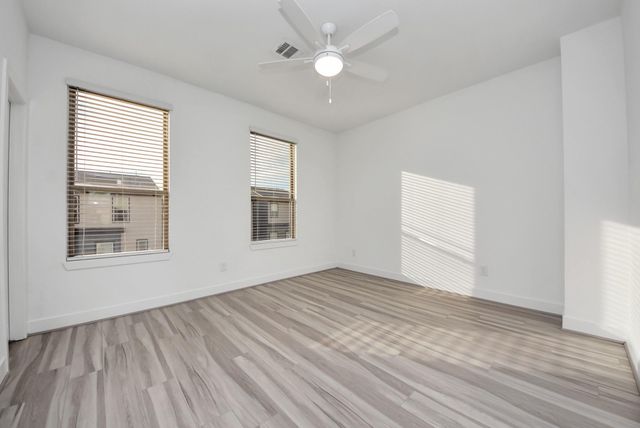 18716 Centro Main Street B, Shenandoah, TX 77385