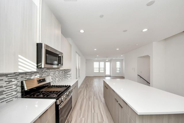 18716 Centro Main Street B, Shenandoah, TX 77385