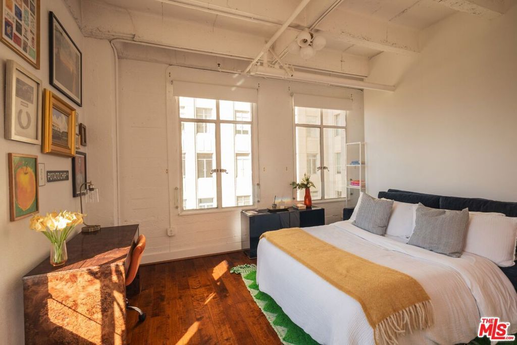 Image 13 of property listing at 6253 Hollywood Boulevard 402, Los Angeles, CA 90028