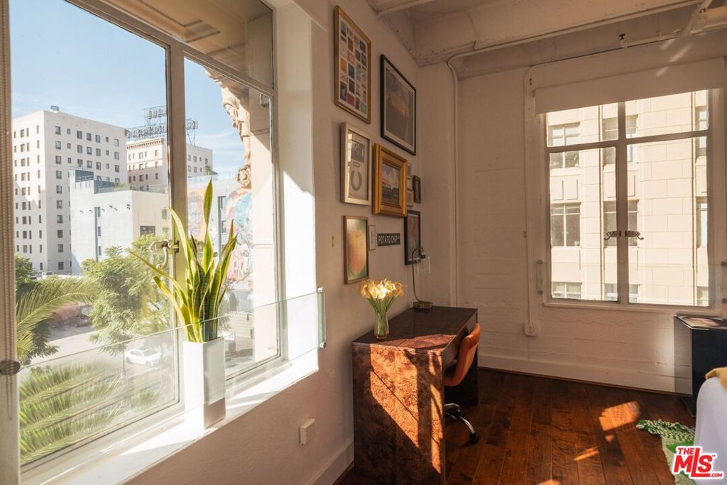 Image 14 of property listing at 6253 Hollywood Boulevard 402, Los Angeles, CA 90028
