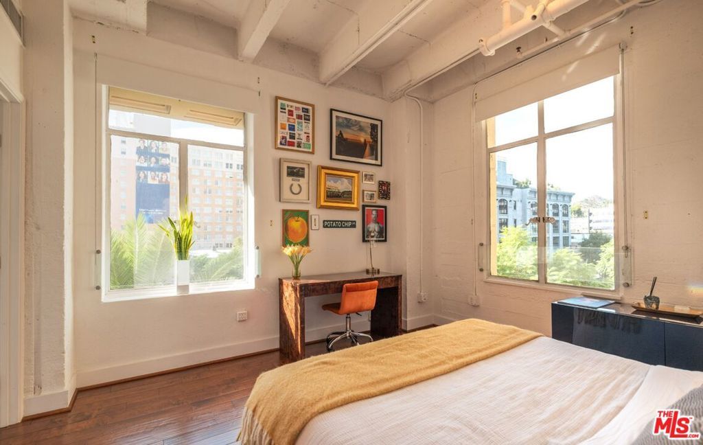 Image 15 of property listing at 6253 Hollywood Boulevard 402, Los Angeles, CA 90028