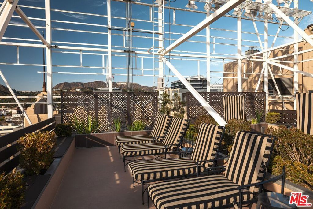 Image 19 of property listing at 6253 Hollywood Boulevard 402, Los Angeles, CA 90028