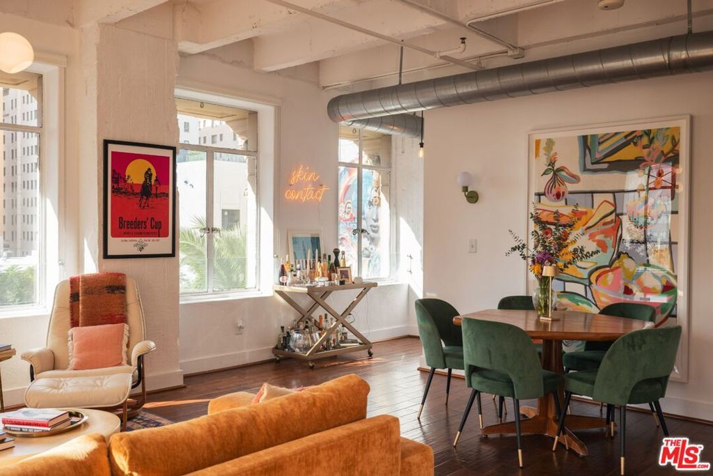 Image 9 of property listing at 6253 Hollywood Boulevard 402, Los Angeles, CA 90028