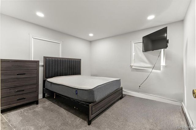 5755 Plainfield Street, Dearborn Heights, MI 48127