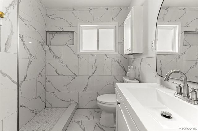 5755 Plainfield Street, Dearborn Heights, MI 48127