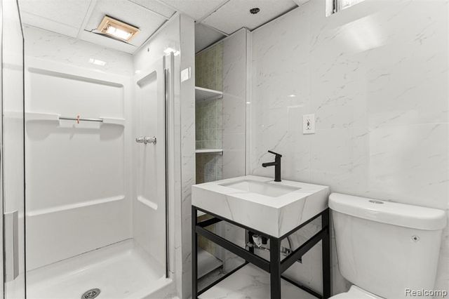 5755 Plainfield Street, Dearborn Heights, MI 48127