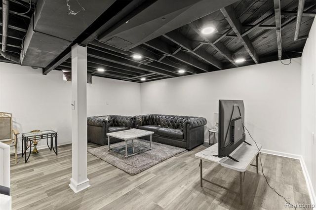 5755 Plainfield Street, Dearborn Heights, MI 48127