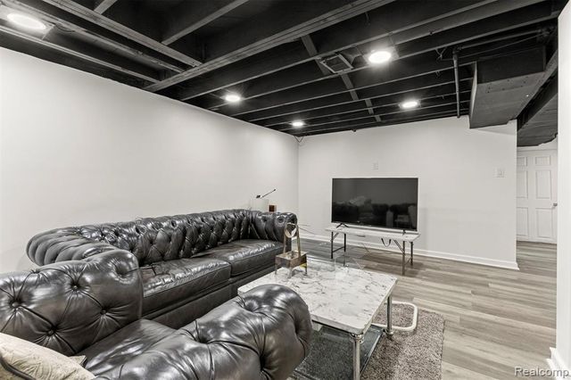 5755 Plainfield Street, Dearborn Heights, MI 48127