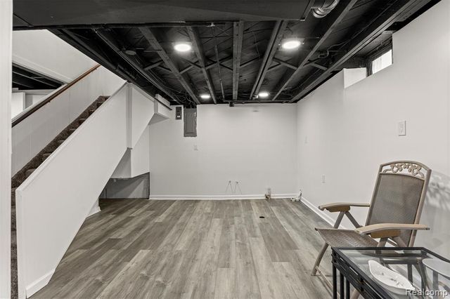 5755 Plainfield Street, Dearborn Heights, MI 48127