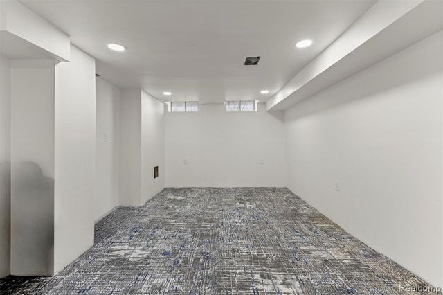 5755 Plainfield Street, Dearborn Heights, MI 48127