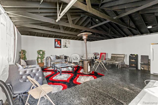 5755 Plainfield Street, Dearborn Heights, MI 48127