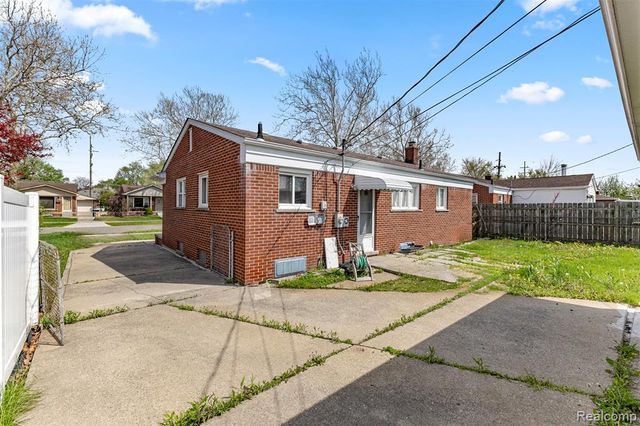 5755 Plainfield Street, Dearborn Heights, MI 48127