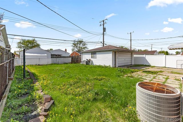 5755 Plainfield Street, Dearborn Heights, MI 48127