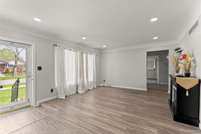 5755 Plainfield Street, Dearborn Heights, MI 48127