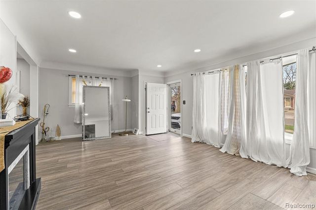 5755 Plainfield Street, Dearborn Heights, MI 48127