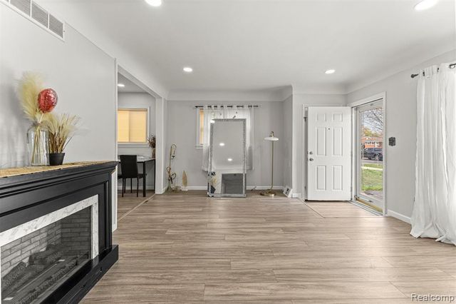 5755 Plainfield Street, Dearborn Heights, MI 48127