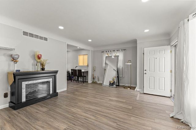 5755 Plainfield Street, Dearborn Heights, MI 48127