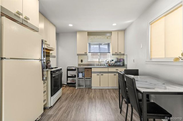 5755 Plainfield Street, Dearborn Heights, MI 48127