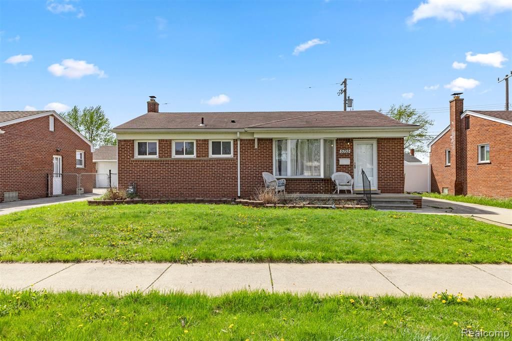 5755 Plainfield Street, Dearborn Heights, MI 48127