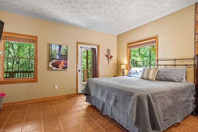 166 Walnut Mountain Court, Ellijay, GA 30536