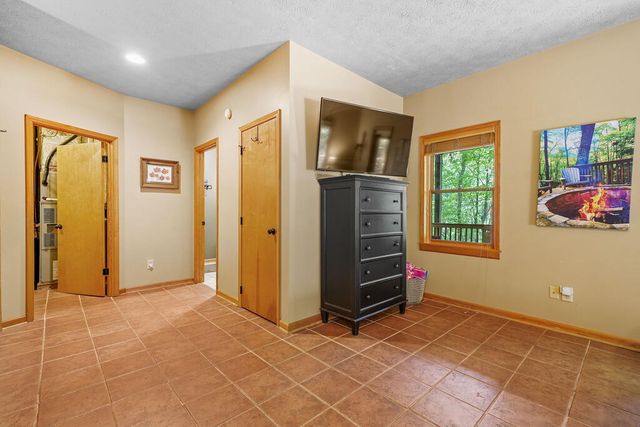 166 Walnut Mountain Court, Ellijay, GA 30536