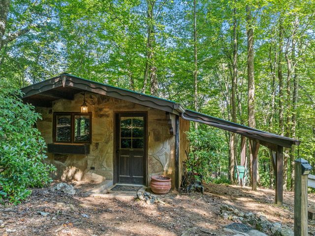 166 Walnut Mountain Court, Ellijay, GA 30536