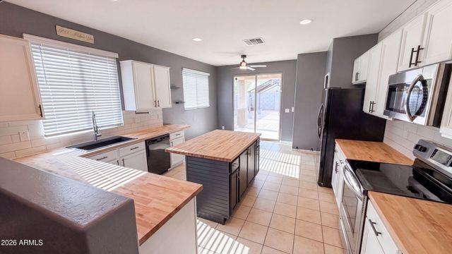 18175 W CARLOTA Lane, Surprise, AZ 85387